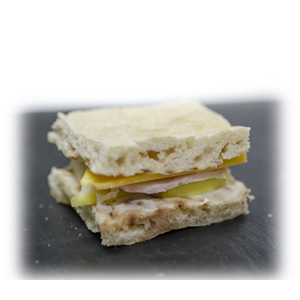 Mini sandwiche de pavo, cheddar y manzana
